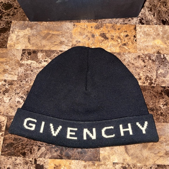 GIVENCHY Black Toque Big Logo MINT Condition Genuine Comes With Reciept - Picture 5 of 5